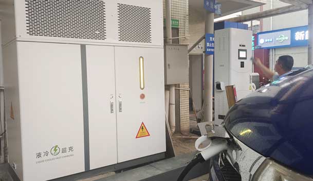 【重卡电动先锋】四季体育官网_四季体育_网站首页登录注册300-400kW重卡充电桩：亮点与应用典范(图2)